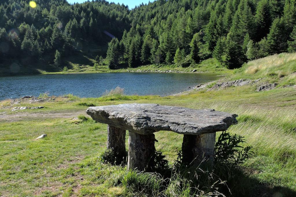 Rifugio Al Lago Del Mortirolo In Inverno Raggiungibile Solo A Piedi Monno Eksteriør billede