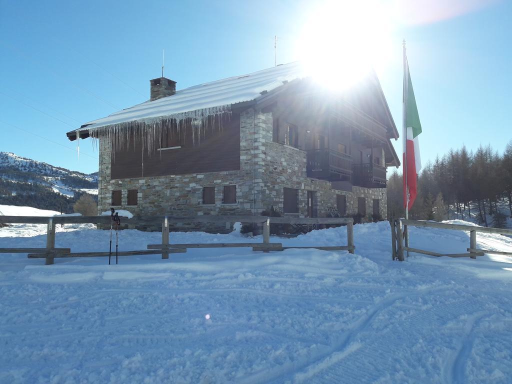 Rifugio Al Lago Del Mortirolo In Inverno Raggiungibile Solo A Piedi Monno Eksteriør billede