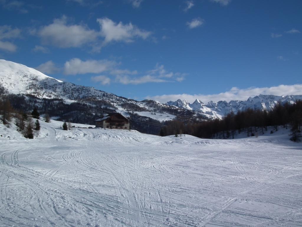 Rifugio Al Lago Del Mortirolo In Inverno Raggiungibile Solo A Piedi Monno Eksteriør billede
