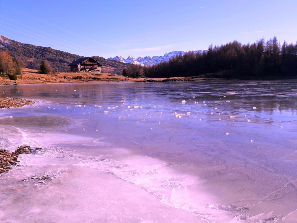 Rifugio Al Lago Del Mortirolo In Inverno Raggiungibile Solo A Piedi Monno Eksteriør billede