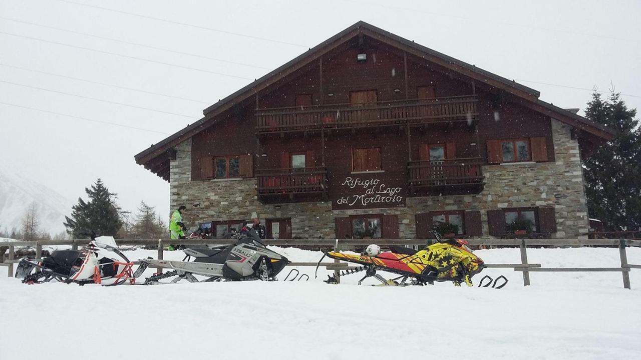 Rifugio Al Lago Del Mortirolo In Inverno Raggiungibile Solo A Piedi Monno Eksteriør billede