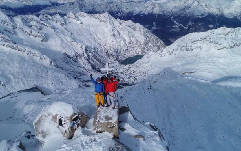 Rifugio Al Lago Del Mortirolo In Inverno Raggiungibile Solo A Piedi Monno Eksteriør billede